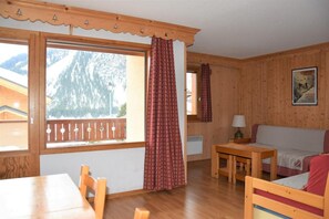 Living area - 1st floor, balcony, tv, 43m², Pralognan-la-Vanoise (Pralognan-la-Vanoise)