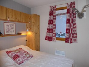 2 bedrooms, WiFi - 100m from ski slopes, 2nd floor, balcony, tv, ski locker, 34m², Pralognan-la-Vanoise (Pralognan-la-Vanoise)