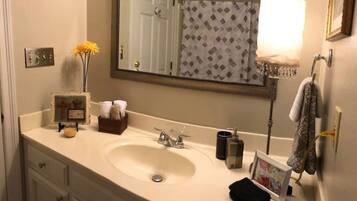 Combined shower/bathtub, hair dryer, towels, soap