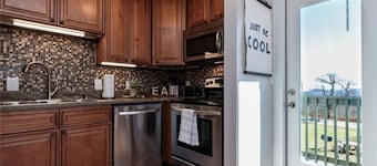 Resort Pool-Hot Tub-Gym | W/D in unit | 6 ppl