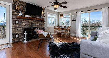 Ski Condo with Resort Indoor Pool