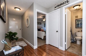 2 dormitorios, escritorio, wifi gratis y ropa de cama