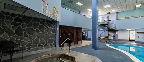Piscina coperta, una piscina riscaldata