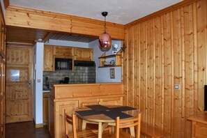 Dining - 50m from ski slopes, 1st floor, balcony, tv, ski locker, 27m², Pralognan-la-Vanoise (Pralognan-la-Vanoise)