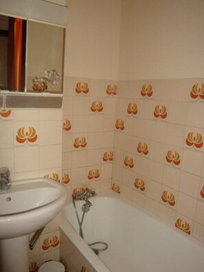 Bathtub - Ground floor, terrace, tv, 23m², Pralognan-la-Vanoise (Pralognan-la-Vanoise)