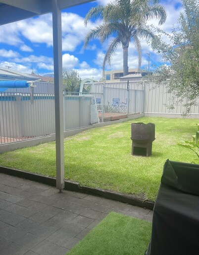 Coastal Springs Retreat—PET FRIENDLY, 200m to Beach, Long Driveway, Pool + WIFI!