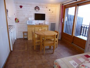 Interior - Ground floor, balcony, tv, 30m², Pralognan-la-Vanoise (Pralognan-la-Vanoise)
