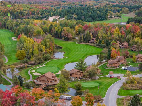 Deck with views! 2 bed 2 bath sleeps 6-8, pool,close to Torch Lake, Boat parking