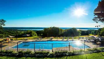 Indoor pool, outdoor pool