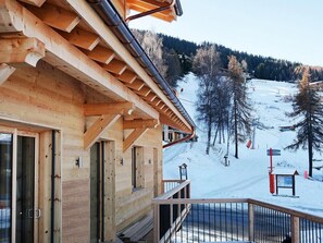 Property grounds - Chalet, wifi, 150m from resort center, sauna, balcony, fireplace or stove, parking, tv, ski locker (Bellentre)