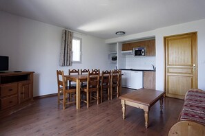 Interior - 1st floor, balcony, tv, ski locker, 55m², Peyragudes (Germ)