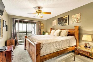 2 bedrooms, free WiFi, bed sheets - Lake View Retreat with Boat Slip Included & Free Silver Dollar City Tickets (Branson)