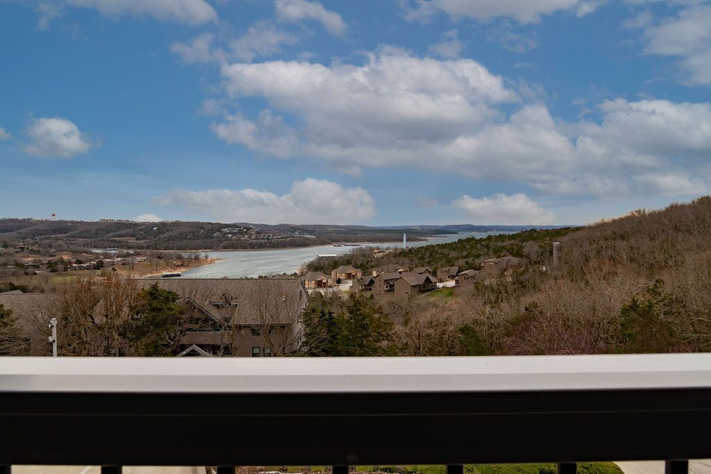 Boat Slip Included - Close to Silver Dollar City - Lake Views!