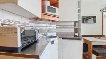 Refrigerador, microondas, horno, lavavajillas