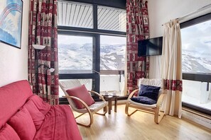 Living area - Ski-in/ski-out & foot of the slopes, 7th floor, balcony, tv, ski locker, 47m², Les Menuires (Les Menuires)