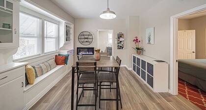 Cozy Home Near Downtown + Pet Friendly + Parking