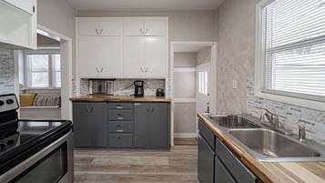 ثلاجة، ميكروويف، فرن، موقد طهي مسطح