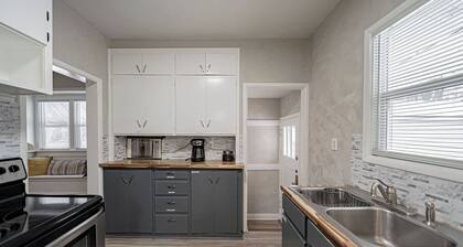 Cozy Home Near Downtown + Pet Friendly + Parking