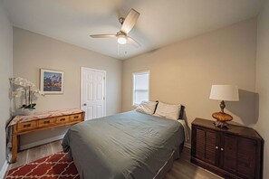 1 chambre, fer et planche à repasser, Wi-Fi gratuit, draps fournis