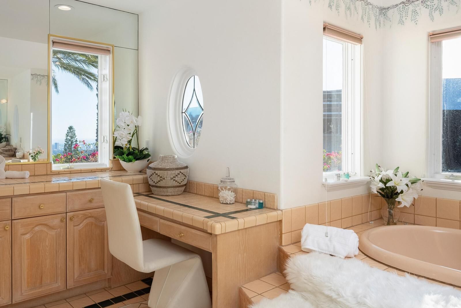 Stradella - 3 Bedroom Contemporary Mediterranean Resort-Style Yard in Bel Air