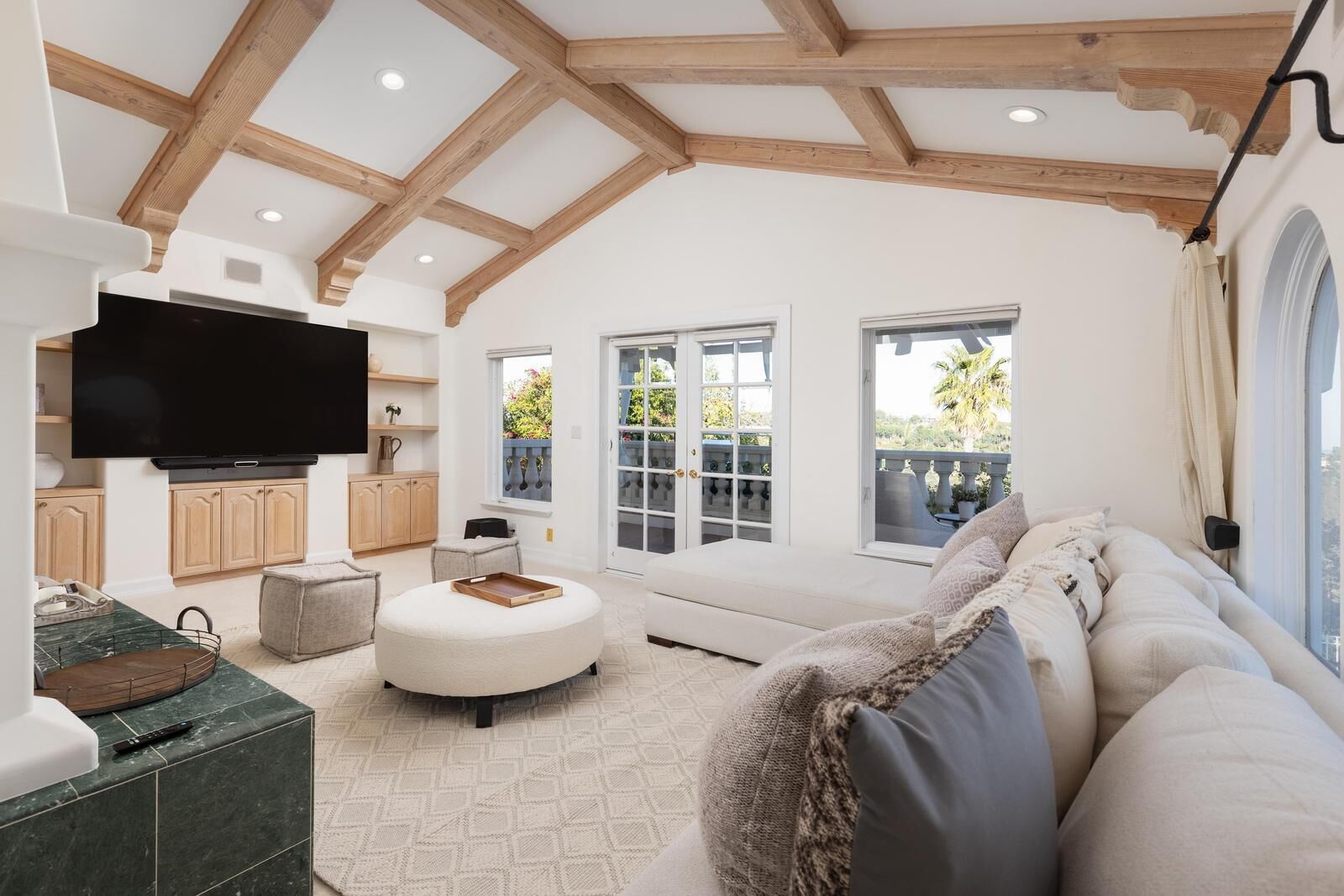 Stradella - 3 Bedroom Contemporary Mediterranean Resort-Style Yard in Bel Air