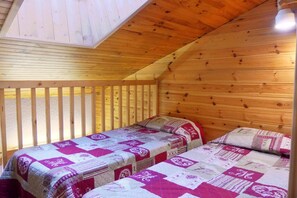 2 bedrooms, WiFi, bed sheets - 10m from ski slopes, 3rd floor, balcony, ski locker, 41m², Méribel-Mottaret (Méribel - Les Allues)