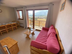 Living area - 200m from ski slopes, 5th floor, balcony, tv, ski locker, 48m², Superdévoluy (Le Dévoluy)