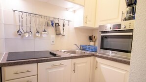 Unclassified image, 3 of 10, button - 130m from ski slopes, 2nd floor, balcony, parking, tv, ski locker, 35m², La Norma (La Norma)