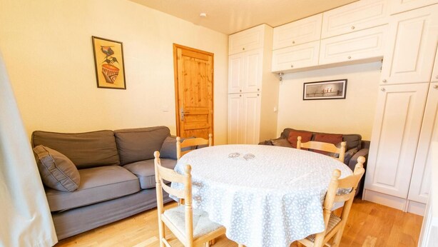 Interior - 130m from ski slopes, 2nd floor, balcony, parking, tv, ski locker, 35m², La Norma (La Norma)