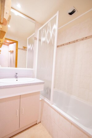 Bathtub