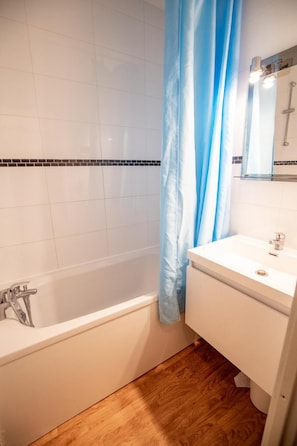 Bathtub