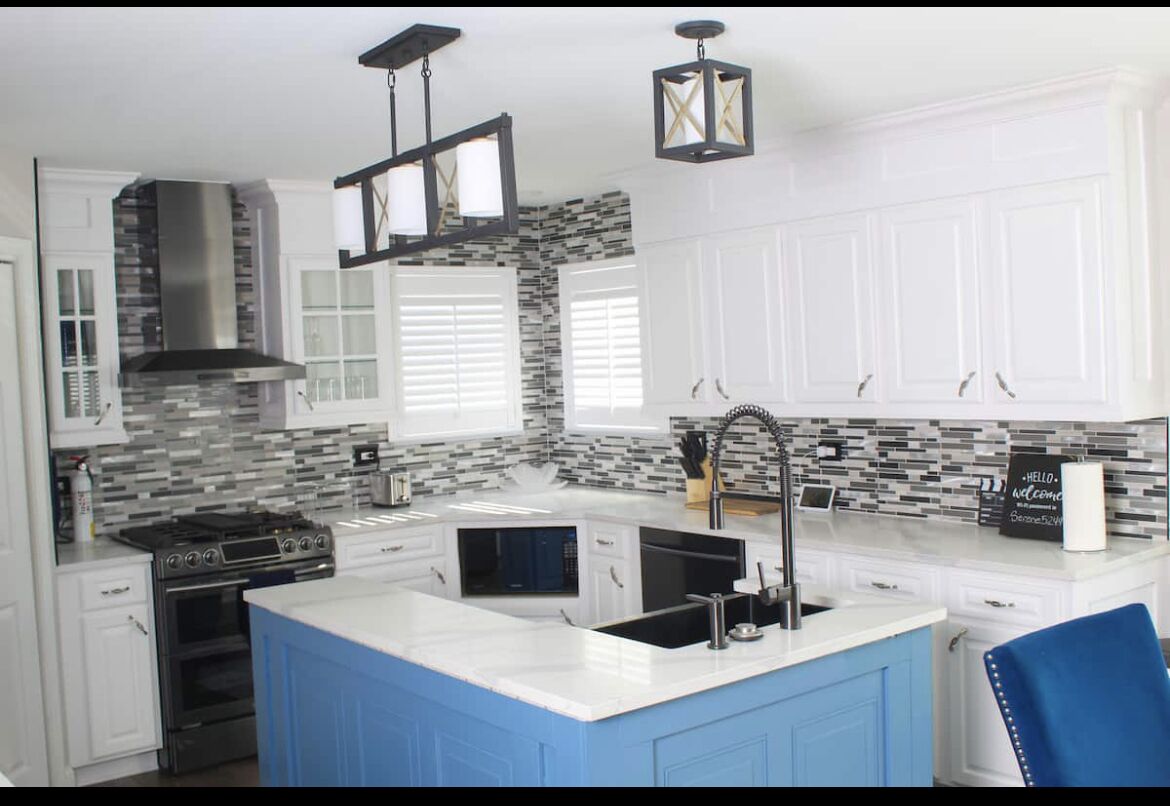 Modern Home in Trendy Neighborhood 40 from Downtown Chicago