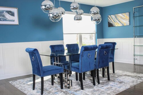 Modern Home in Trendy Neighborhood 40 from Downtown Chicago