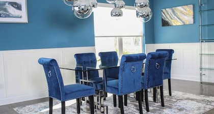 Modern Home in Trendy Neighborhood 40 from Downtown Chicago