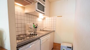 Kjøleskap, mikrobølgeovn, ovn og oppvaskmaskin