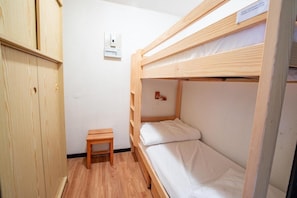 1 bedroom, bed sheets