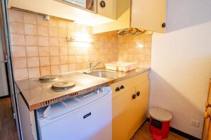 Fridge, microwave, oven