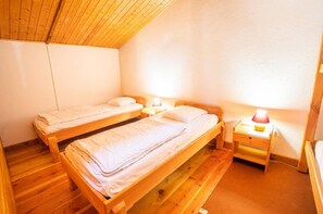 2 bedrooms, bed sheets