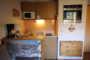 Fridge, microwave, oven