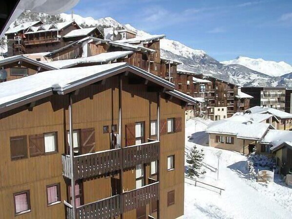 Exterior - 110m from ski slopes, 1st floor, balcony, parking, tv, ski locker, 30m², La Norma (La Norma)