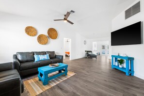 Smart TV, printers - Sunny House with heated pool, 12min drive to Engelwood Beach, Port Charlotte FL (Port Charlotte)