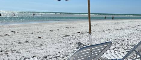 Beach nearby, sun loungers, beach towels