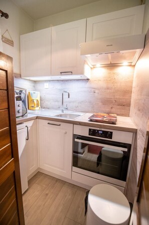 Køleskab, mikrobølgeovn, ovn