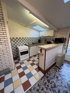 Réfrigérateur, micro-ondes, four, lave-vaisselle