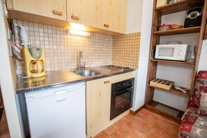 Fridge, microwave, oven
