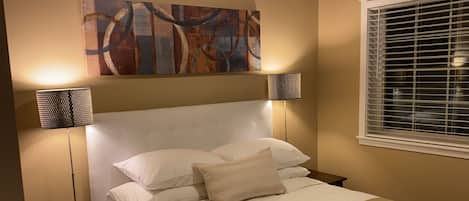 3 slaapkamers, een bureau, een strijkplank/strijkijzer, reisbedje