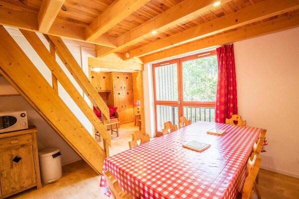 Dining - 280m from resort center, 1st floor, balcony, parking, tv, 52m², La Norma (La Norma)