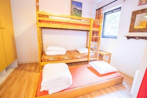 1 bedroom, bed sheets