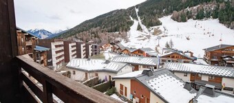 À 130m des pistes de ski, 4ème étage, balcon, parking, télévision, casier à ski, 35m², La Norma