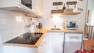 雪櫃、微波爐、焗爐、洗碗機